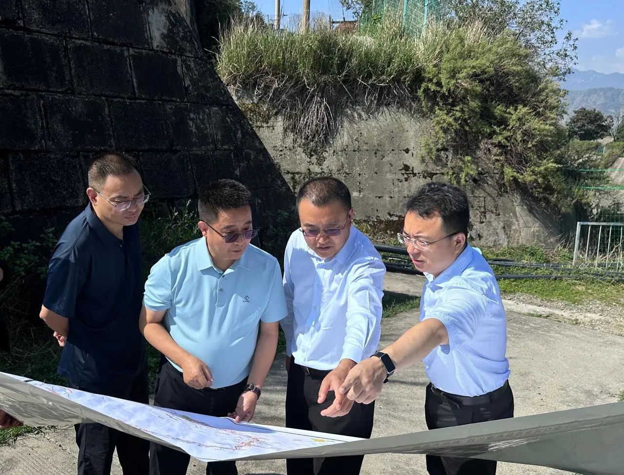 四川路桥党委副书记、副董事长、总经理羊勇一行督导调研金西、昭普高速公路项目